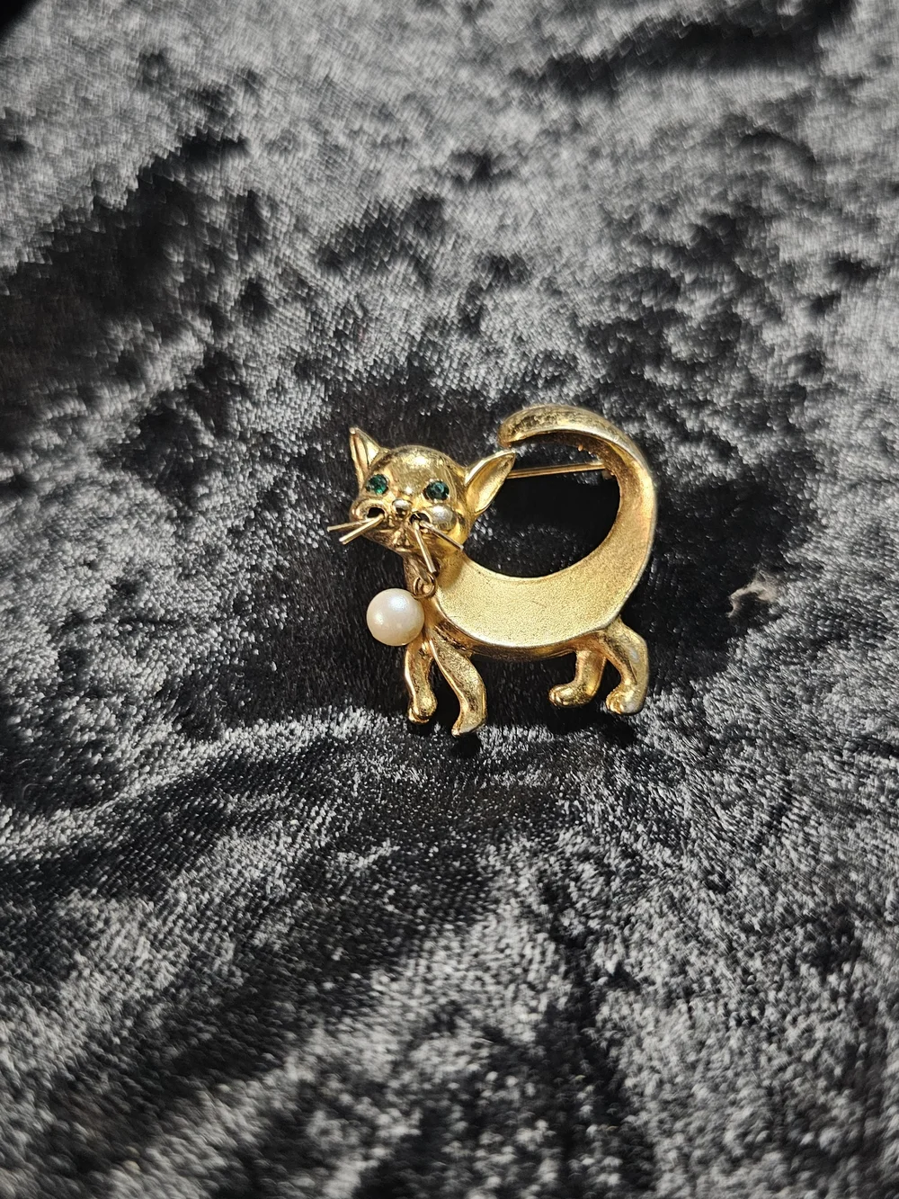 Gold Cat Brooch with Pearl Accent - Elegant Pet Jewelry